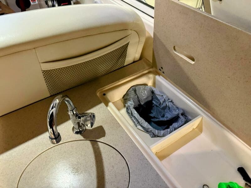 2002 Rinker 342 Fiesta Vee