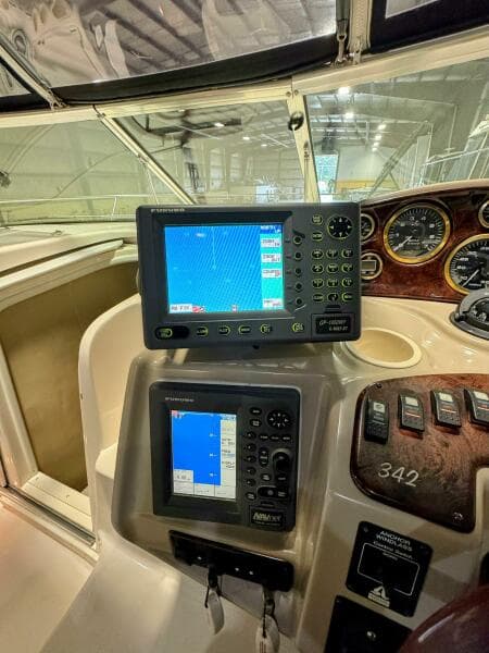 2002 Rinker 342 Fiesta Vee