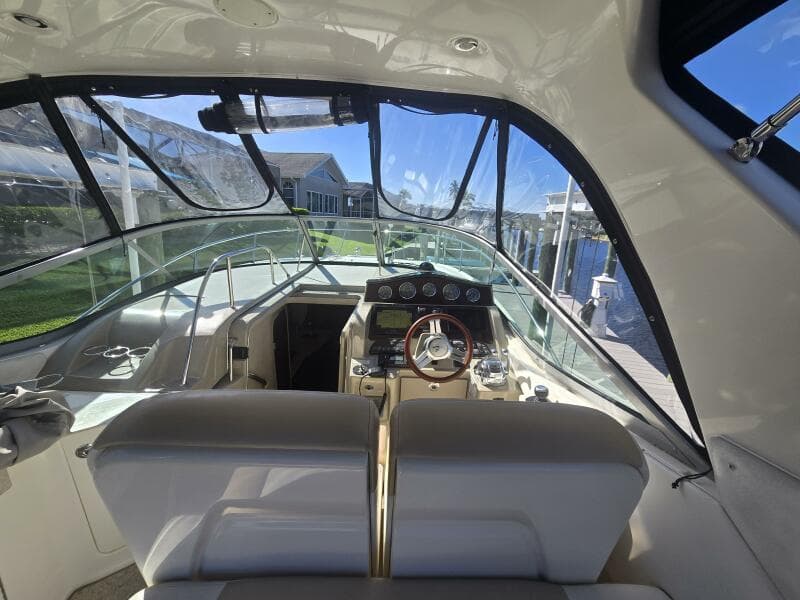 2010 Sea Ray 330 Sundancer