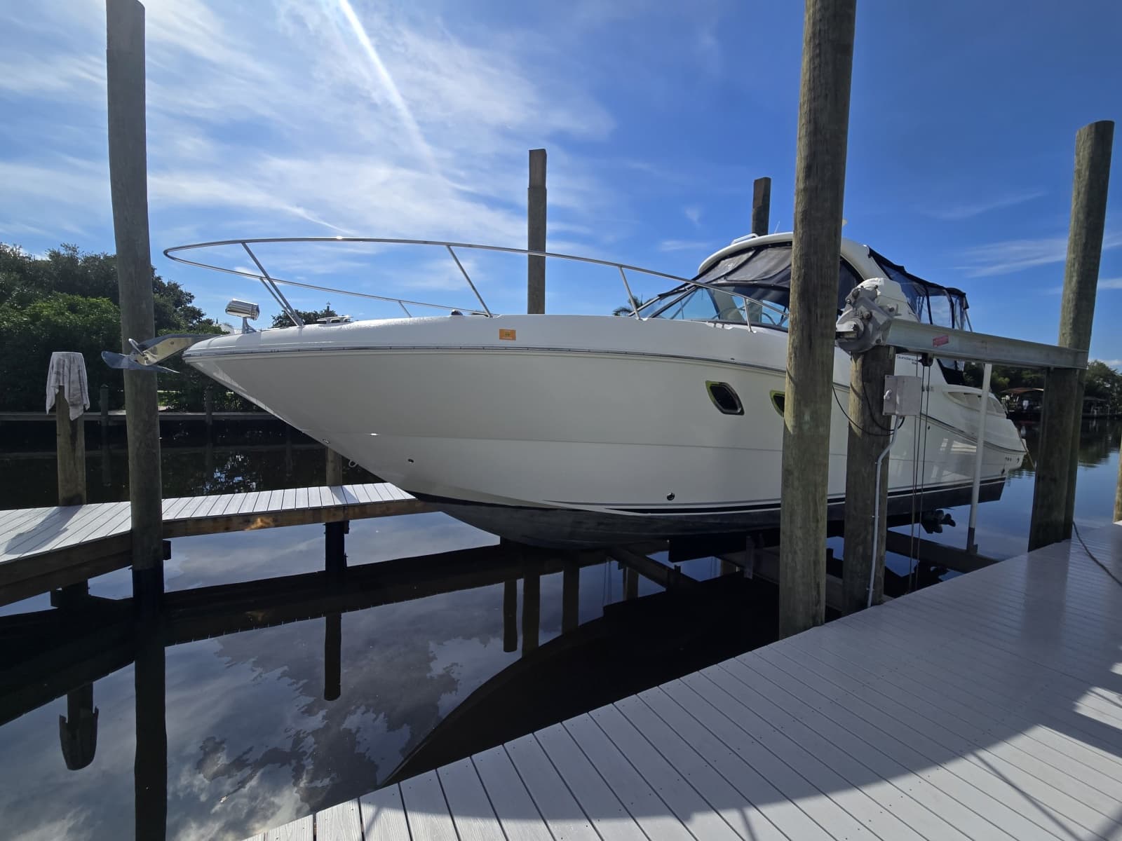 2010 Sea Ray 330 Sundancer