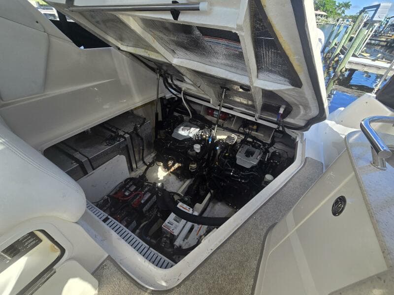 2010 Sea Ray 330 Sundancer