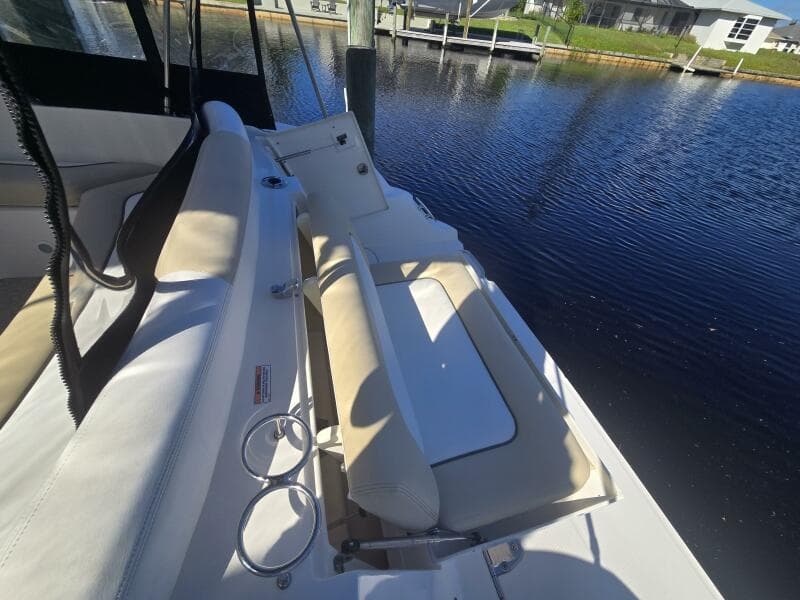 2010 Sea Ray 330 Sundancer