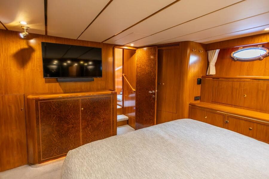 2005 Ocean Alexander Raised Pilothouse Flybridge Sedan