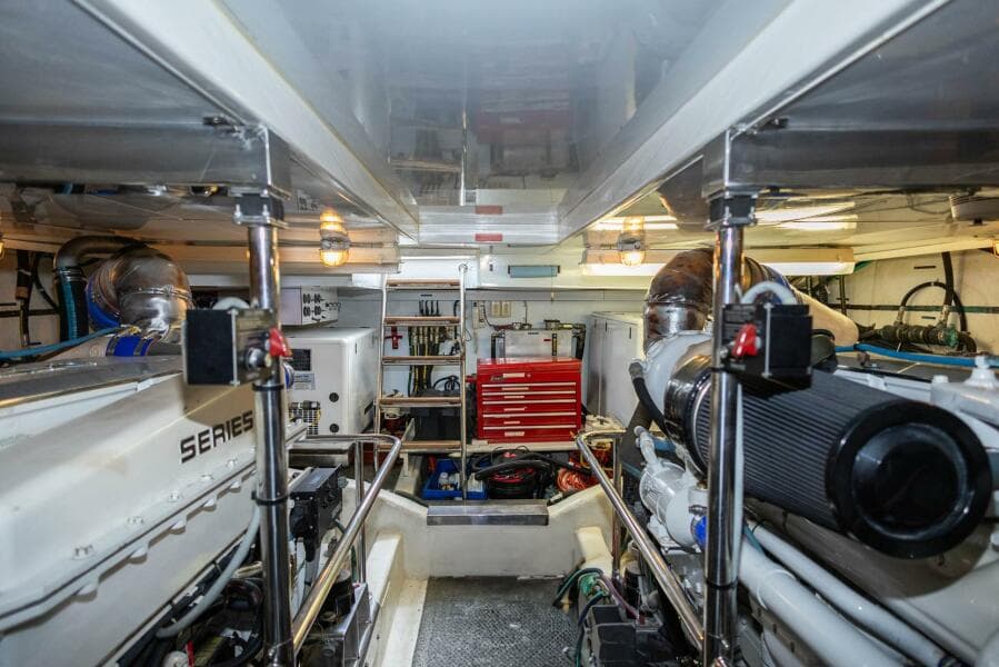 2005 Ocean Alexander Raised Pilothouse Flybridge Sedan