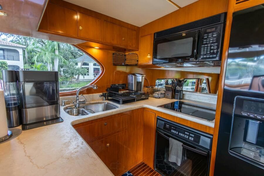 2005 Ocean Alexander Raised Pilothouse Flybridge Sedan
