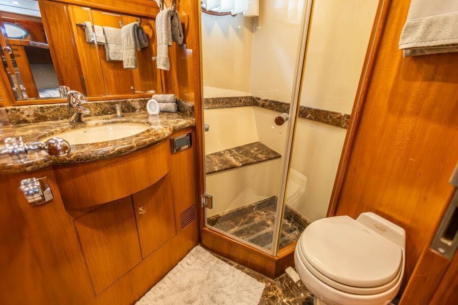 2005 Ocean Alexander Raised Pilothouse Flybridge Sedan