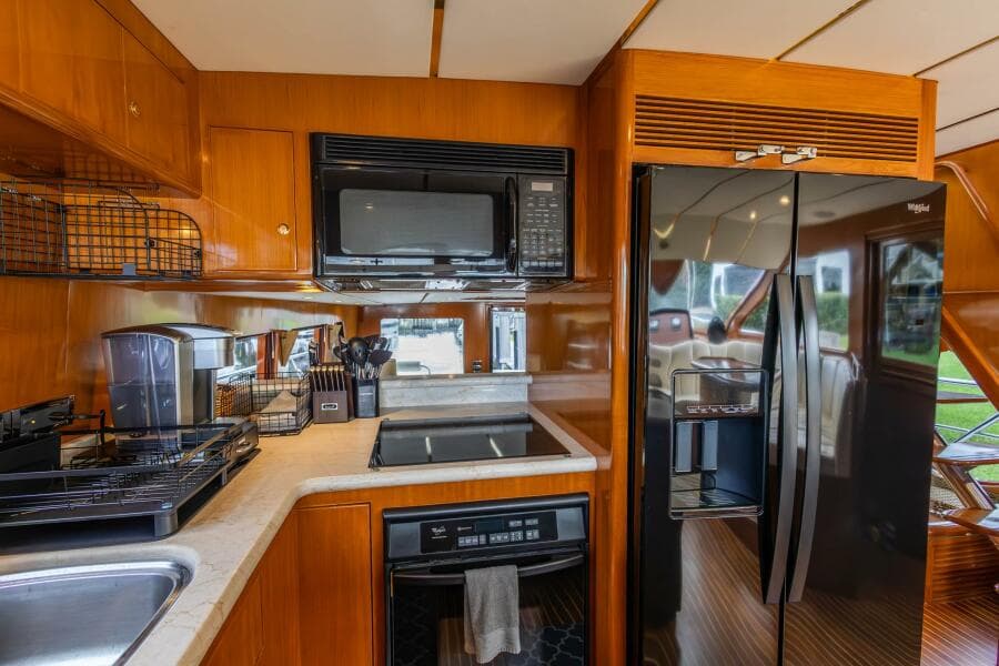 2005 Ocean Alexander Raised Pilothouse Flybridge Sedan