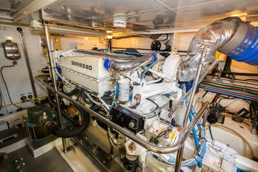 2005 Ocean Alexander Raised Pilothouse Flybridge Sedan