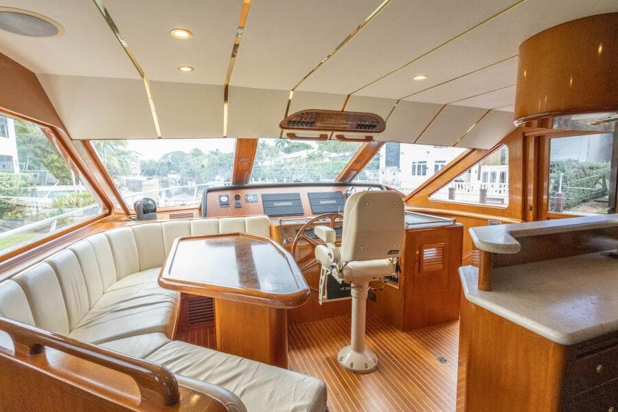 2005 Ocean Alexander Raised Pilothouse Flybridge Sedan