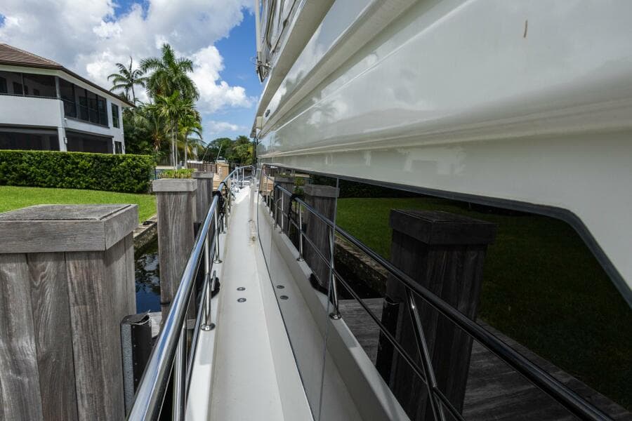 2005 Ocean Alexander Raised Pilothouse Flybridge Sedan
