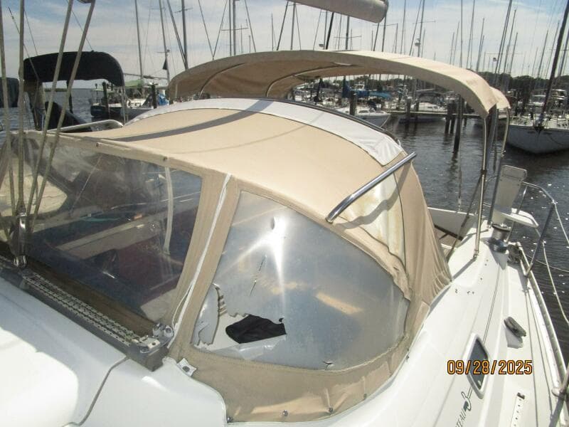 38' Beneteau dodger-bimini1