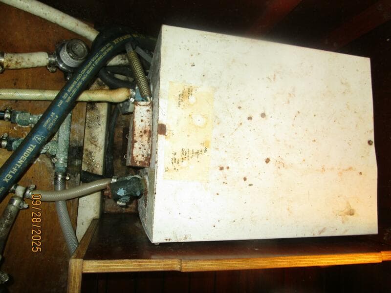 38' Beneteau water heater