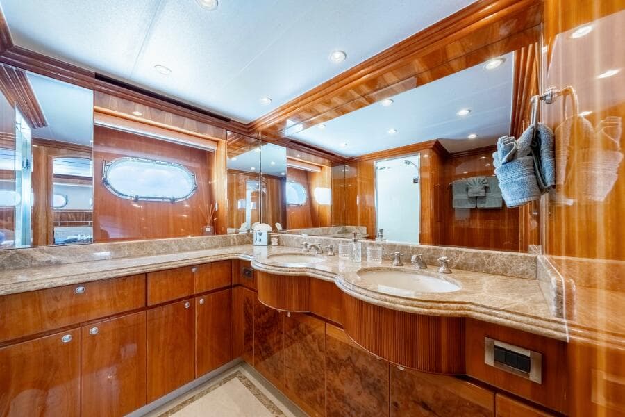 2009 Hargrave Raised Pilothouse