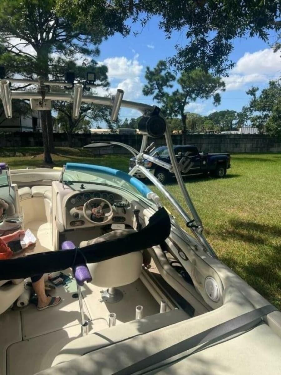 2003 Sea Ray 220 Bow Rider