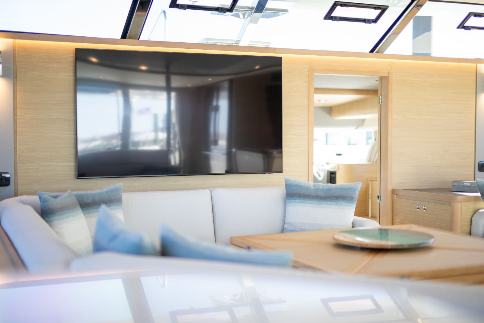 2023 Aquila 54 Yacht