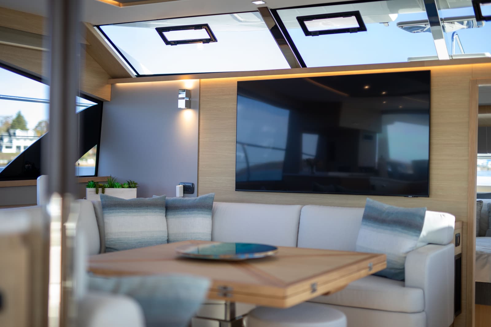 2023 Aquila 54 Yacht