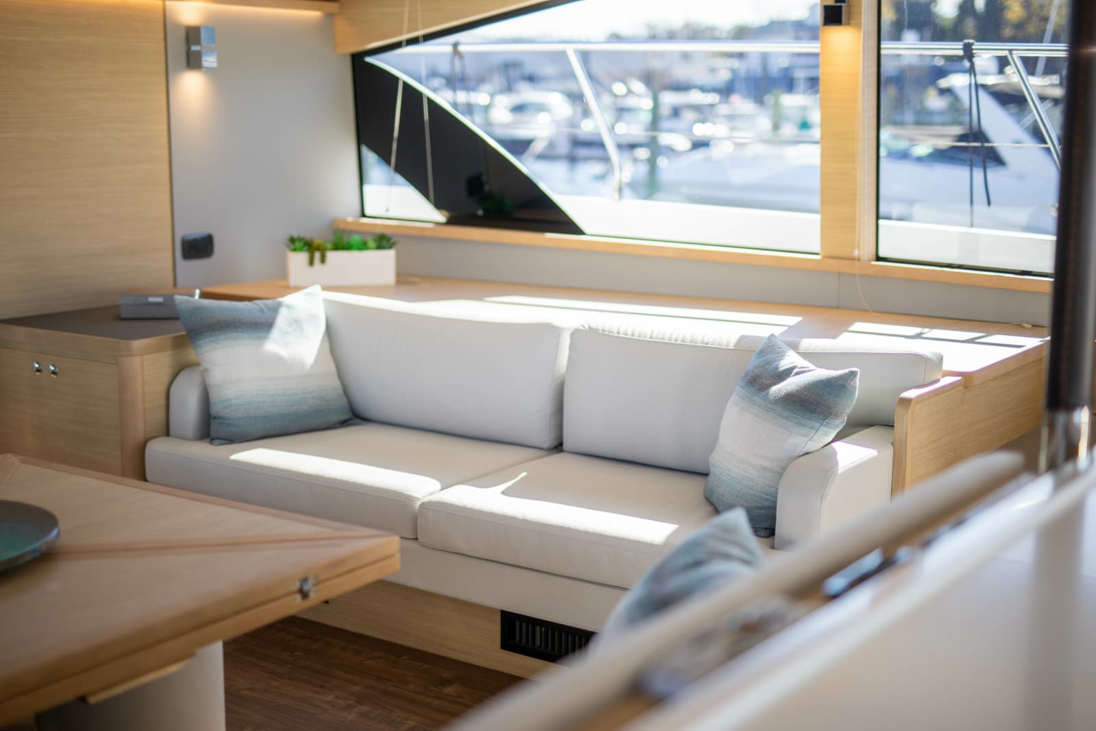 2023 Aquila 54 Yacht