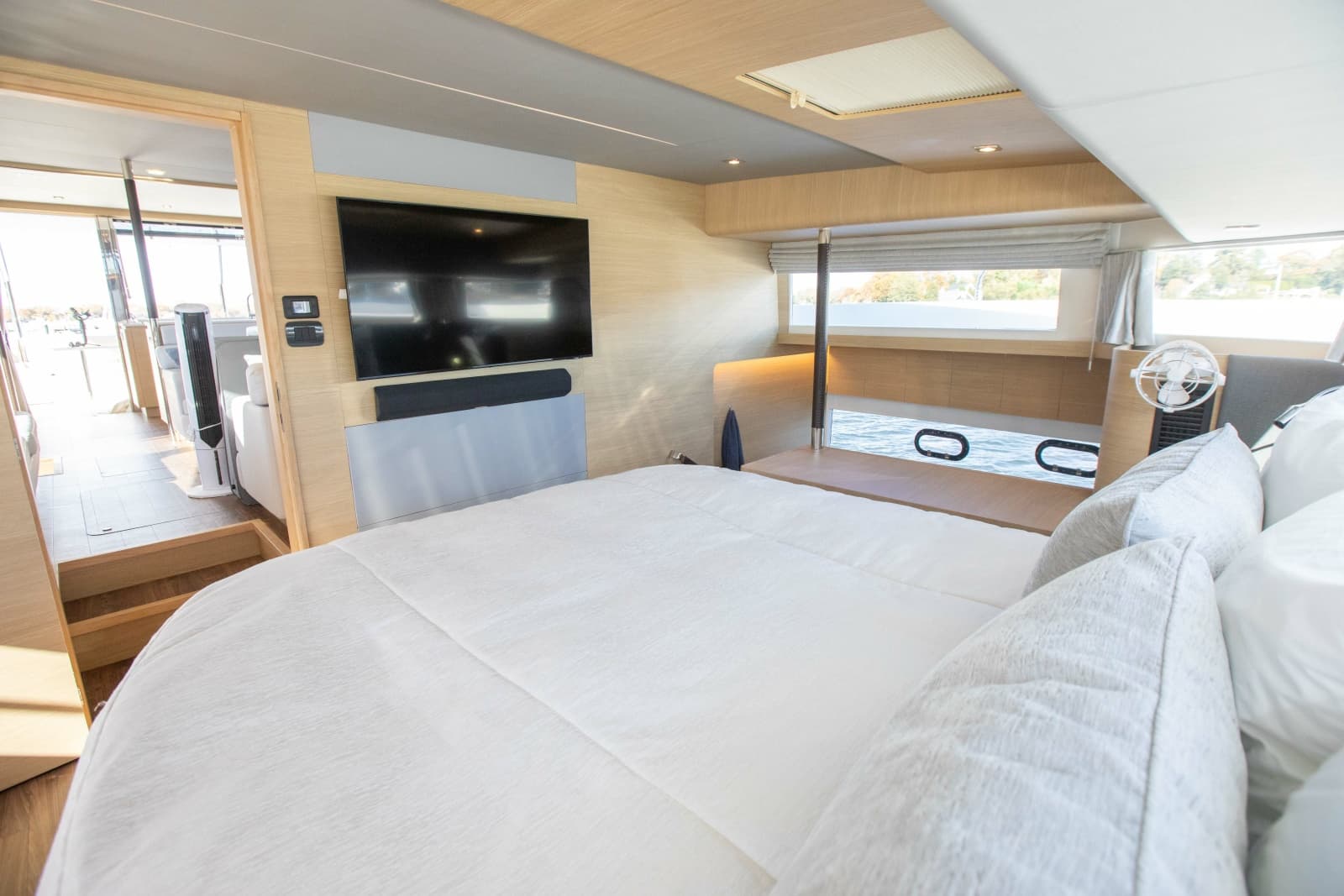2023 Aquila 54 Yacht