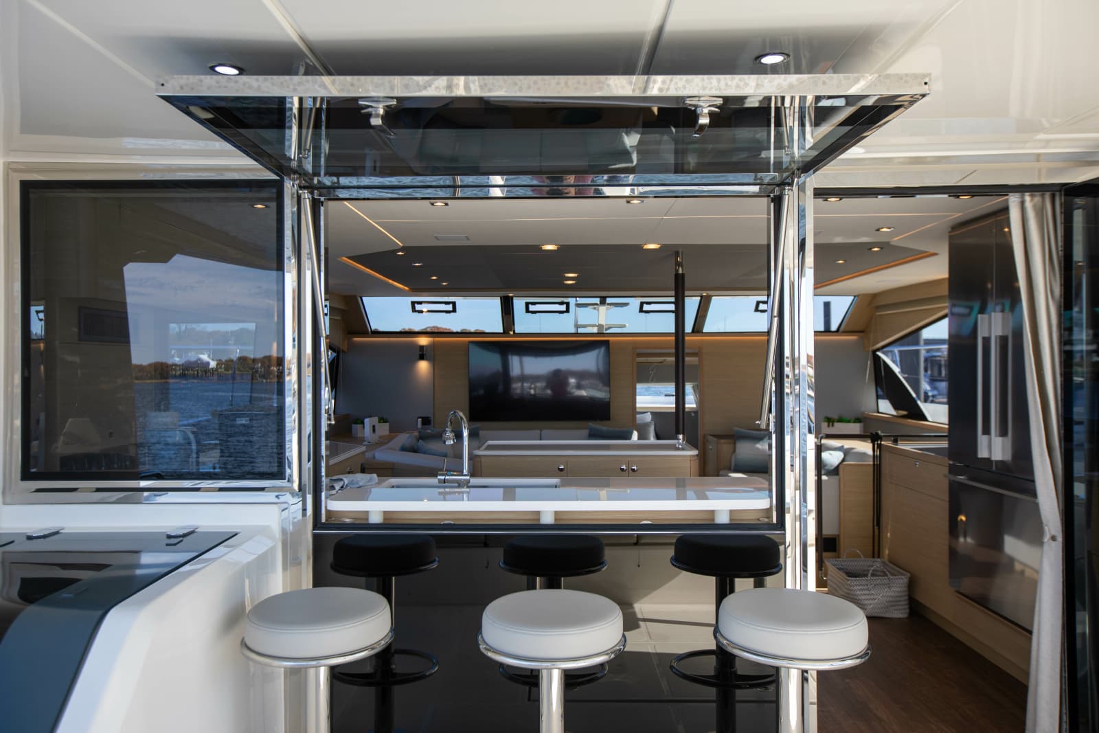 2023 Aquila 54 Yacht