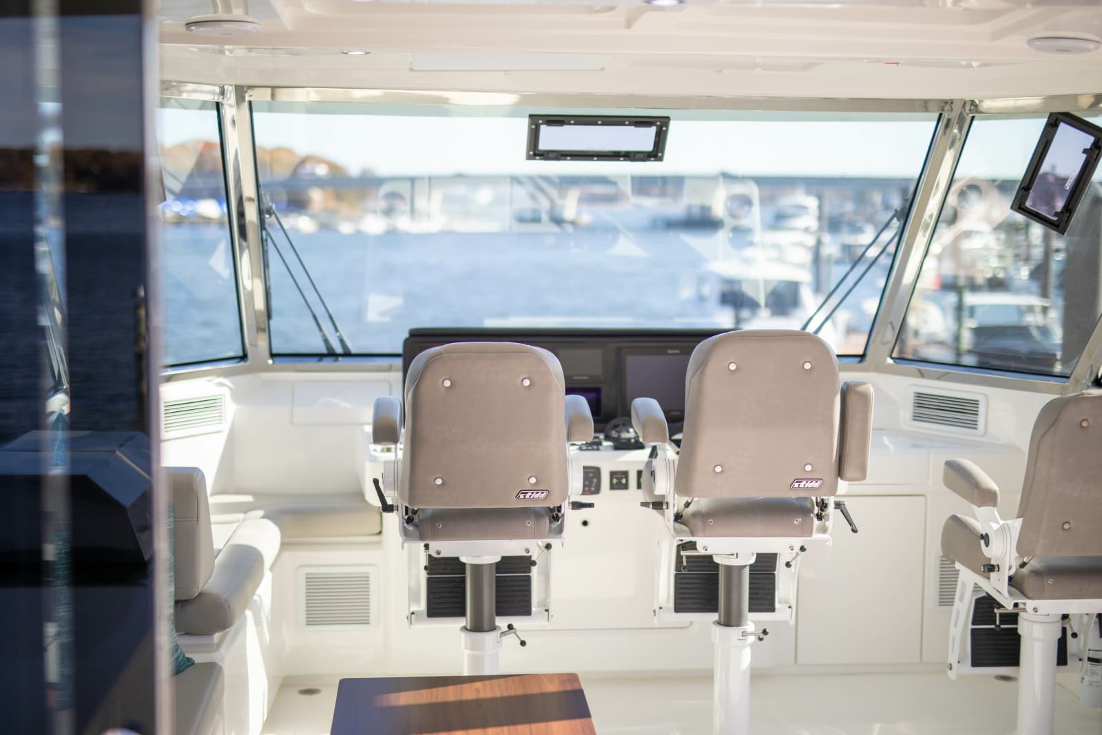 2023 Aquila 54 Yacht