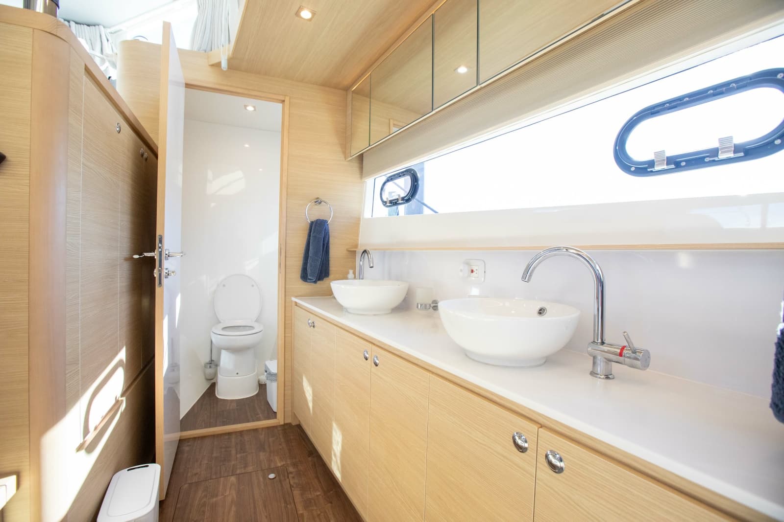 2023 Aquila 54 Yacht