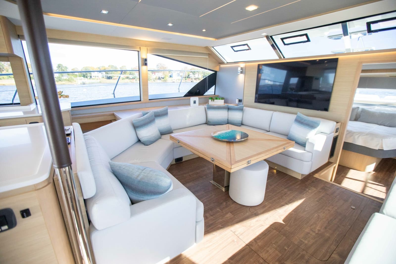 2023 Aquila 54 Yacht