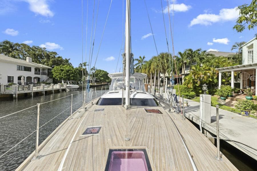 2013 Hylas 63