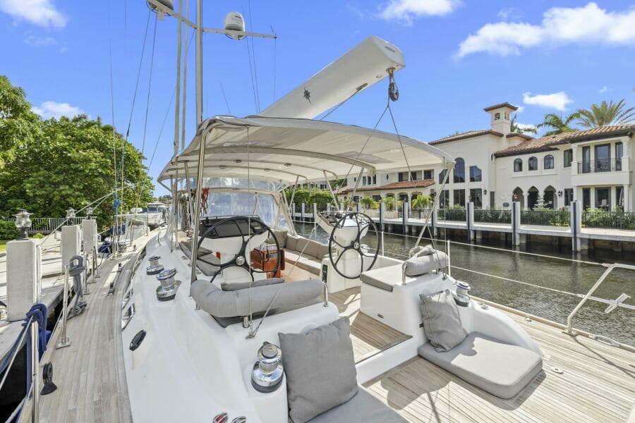 2013 Hylas 63