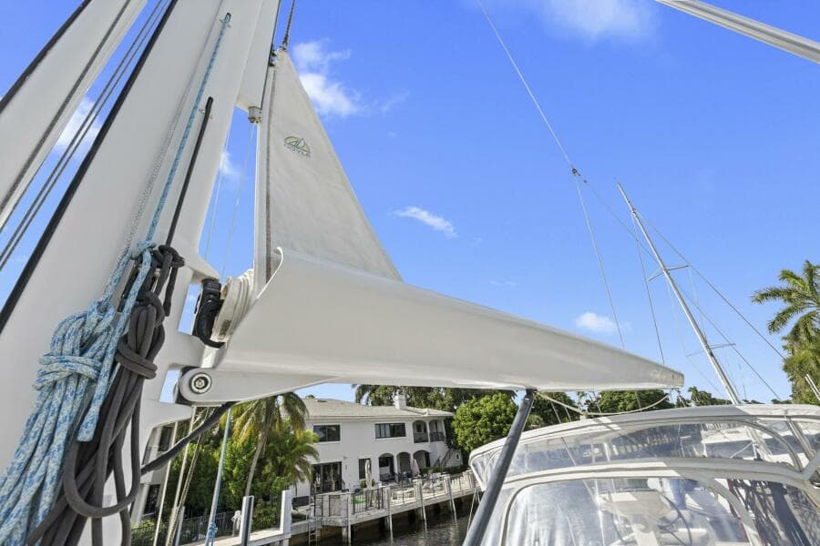 2013 Hylas 63