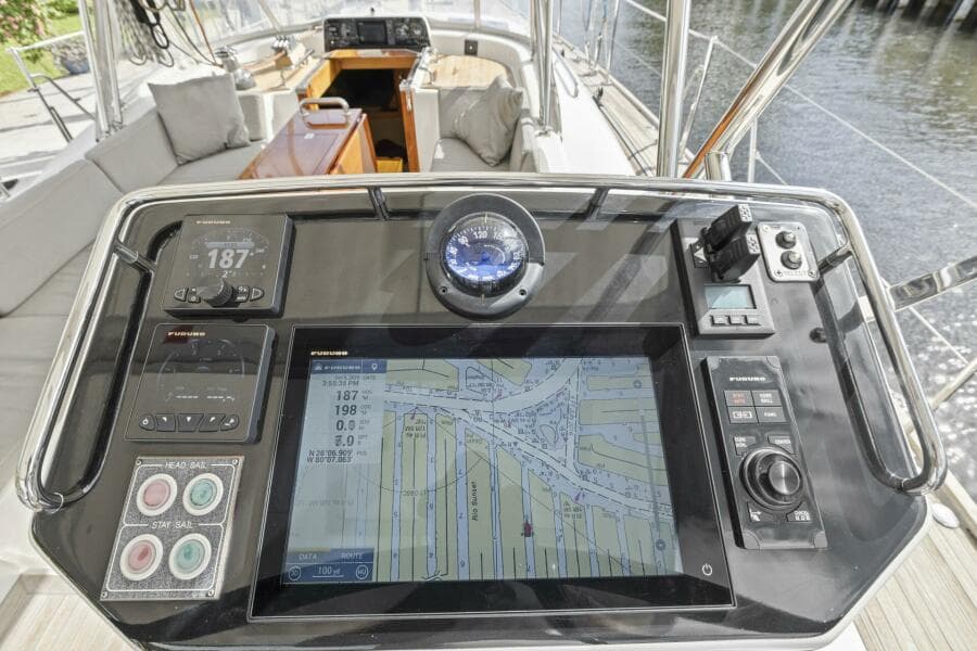 2013 Hylas 63