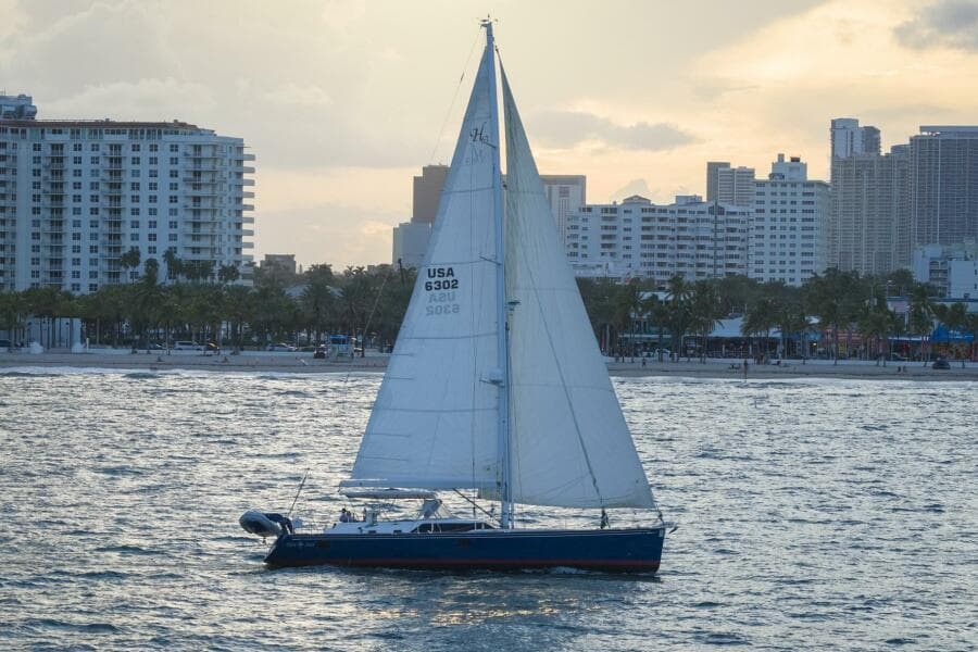 2013 Hylas 63