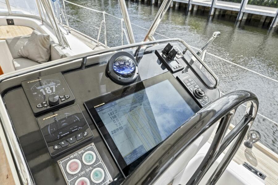 2013 Hylas 63