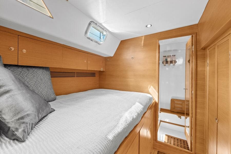 2013 Hylas 63