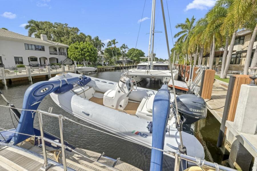 2013 Hylas 63