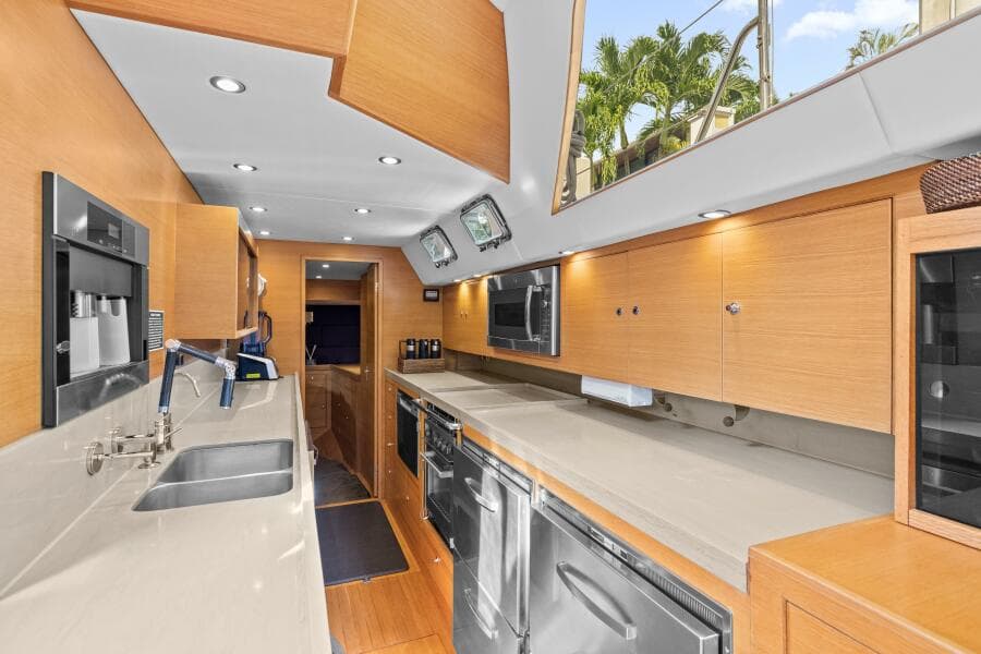 2013 Hylas 63