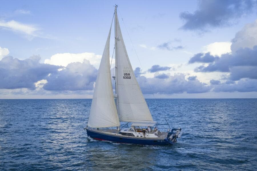 2013 Hylas 63