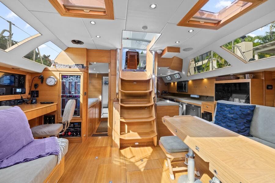 2013 Hylas 63