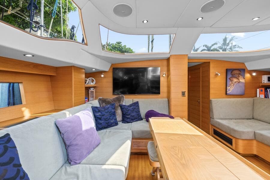 2013 Hylas 63