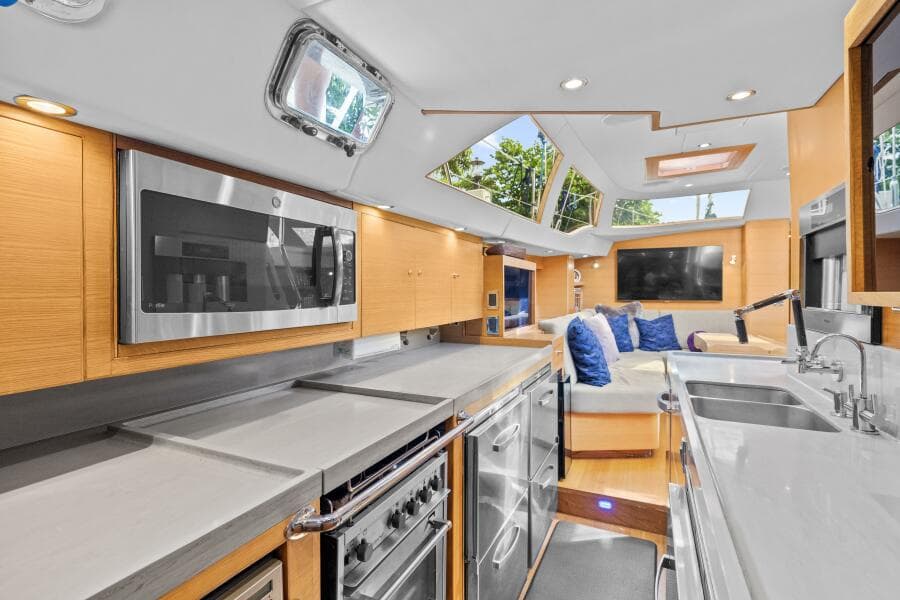 2013 Hylas 63