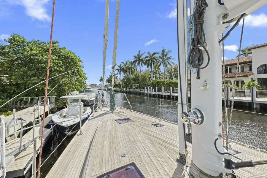 2013 Hylas 63
