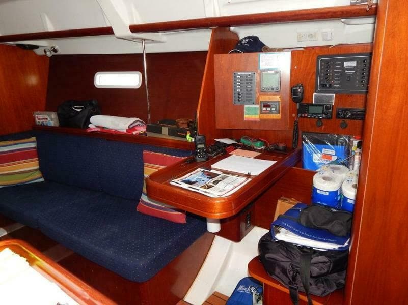 2004 Beneteau 373