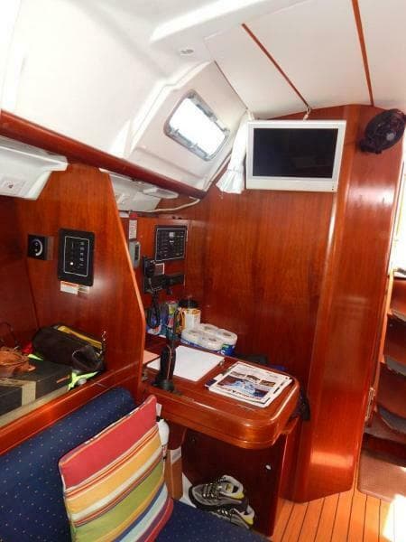 2004 Beneteau 373