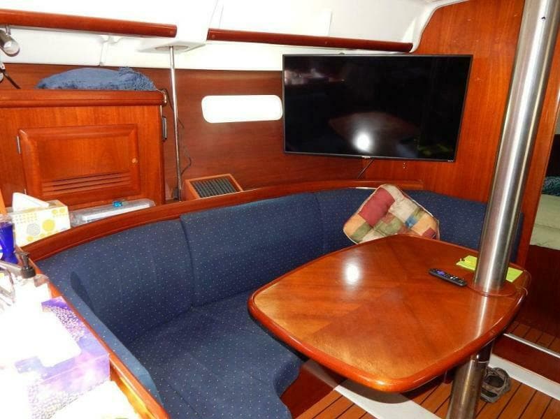 2004 Beneteau 373