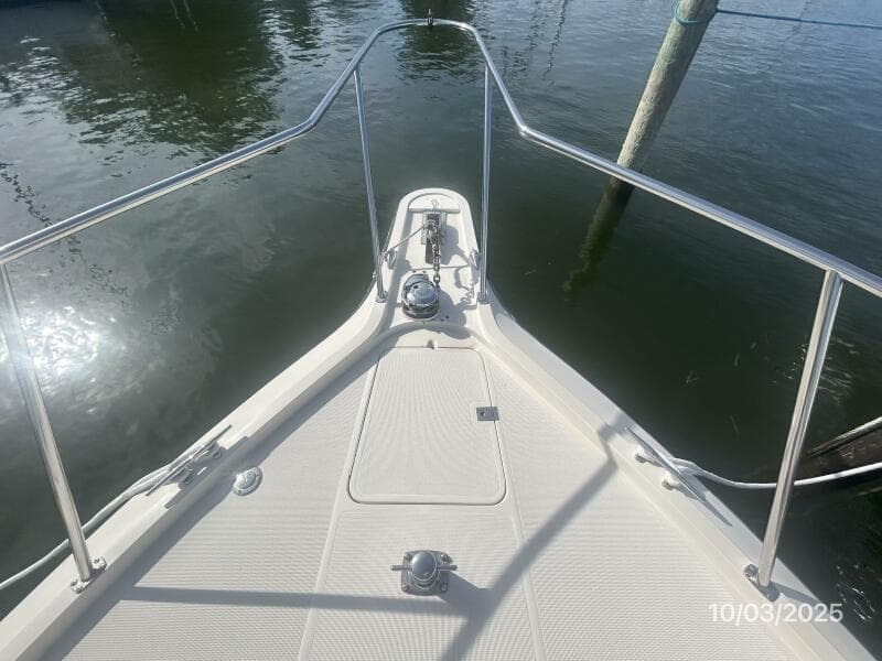 31' Pursuit anchor windlass1