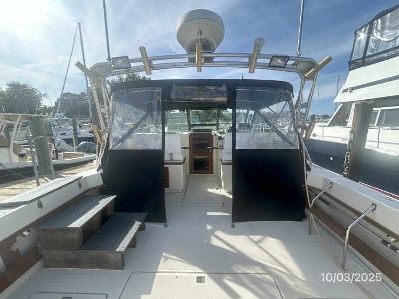 31' Pursuit cockpit forward