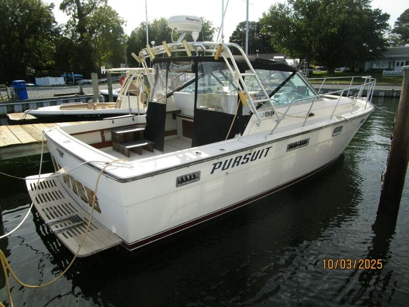 31' Pursuit starboard aft profile