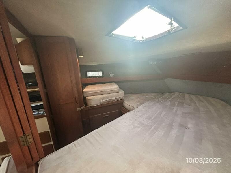 31' Pursuit stateroom port
