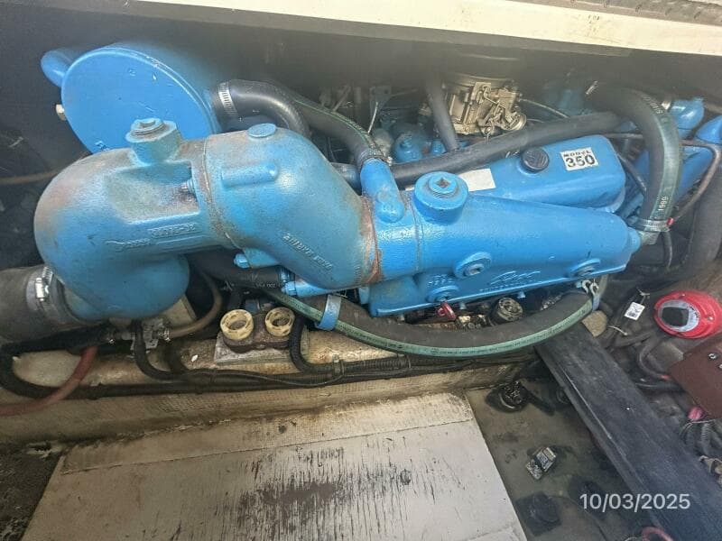 31' Pursuit port main engine