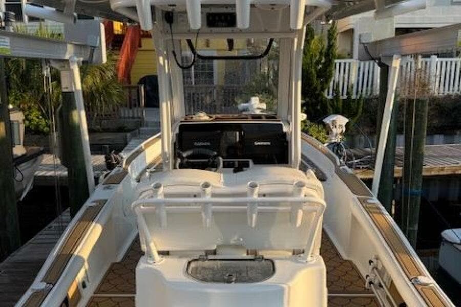 2018 Sea Hunt BX 25 FS boat docked, featuring dual consoles and spacious deck.