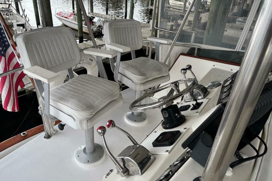 1986 Egg Harbor 37 Convertible